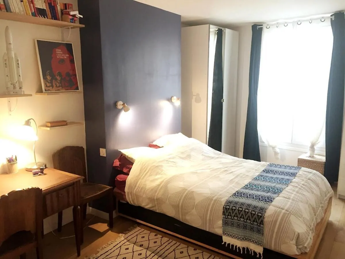 T2 In Heart Of Paris 11 4 People Apartment France